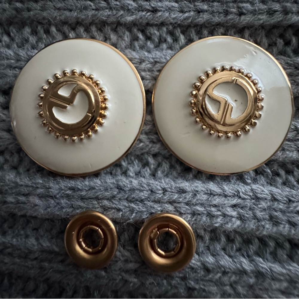 ST JOHN 2 Replacement Buttons Cream/ White Enamel In Gold-Tone Base